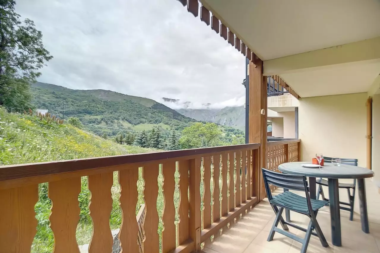 Spacious and comfortable apartment · Close to the slopes · South balcony