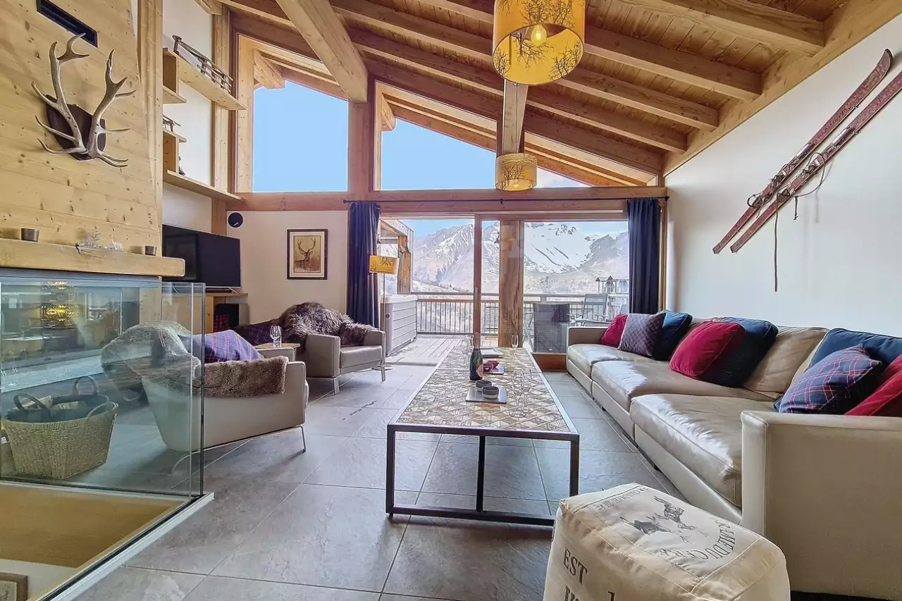 Luxury chalet Cerf d'Or  Ski in ski out  Free Wifi  Outdoor hot tub  Sauna  Garage