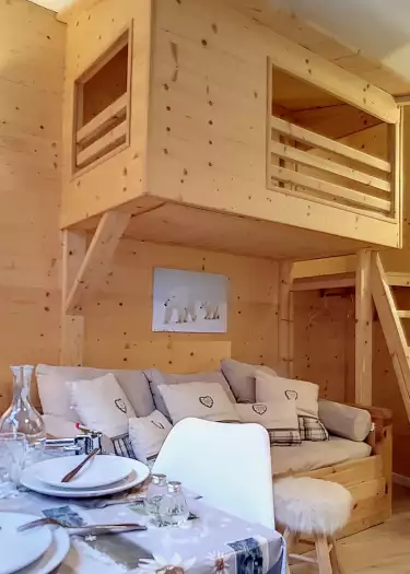 Studio rénové · Départ et retour skis aux pieds · Lit cabane mezzanine